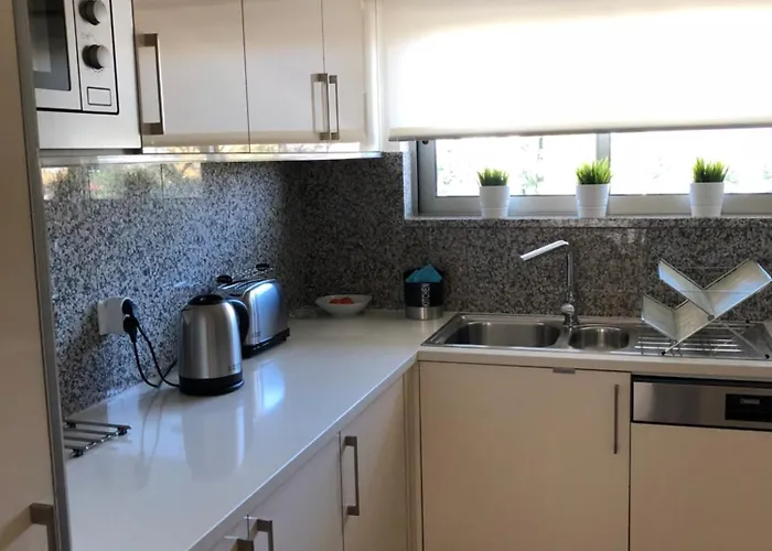 Marina Bleu Magnifique Standing Vue Piscine